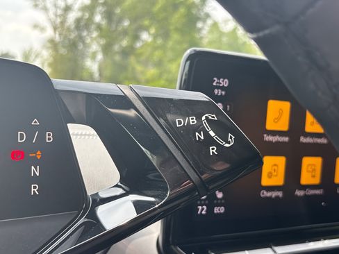 Used 2024 Volkswagen ID.4 S image 62