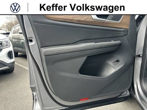 New 2026 Volkswagen Atlas SE FWD image 14
