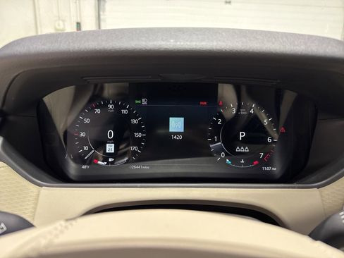 Used 2023 Land Rover Range Rover Velar R-Dynamic S image 23