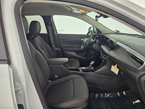 Used 2025 Buick Encore GX Preferred w/ Advanced Technology Package image 10