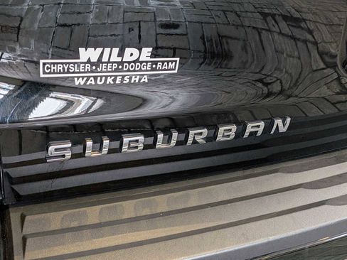 Used 2018 Chevrolet Suburban LT image 12