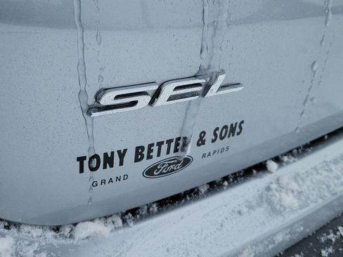 Used 2024 Ford Edge SEL w/ Convenience Package image 7