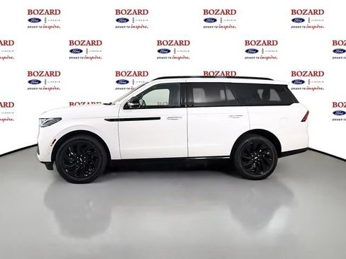 New 2025 Lincoln Navigator Reserve w/ Jet Appearance Package AWD/4WD image 4