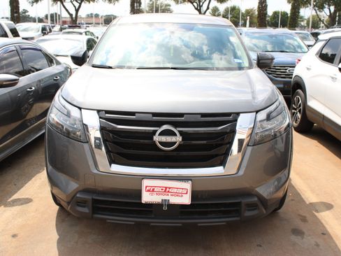 Used 2024 Nissan Pathfinder S FWD image 4
