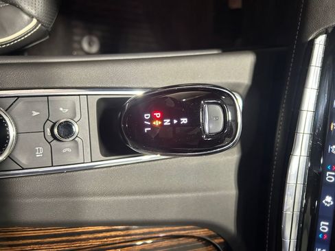 Used 2023 Cadillac Escalade Premium Luxury AWD/4WD image 33