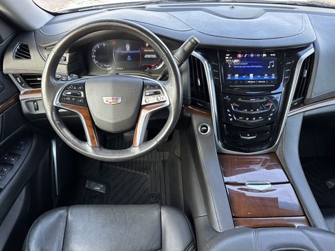 Used 2020 Cadillac Escalade Luxury image 19