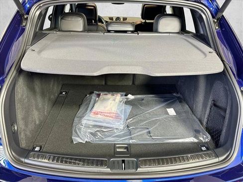 Certified 2026 Porsche Macan AWD/4WD image 22