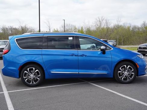 New 2026 Chrysler Pacifica Pinnacle AWD/4WD image 8