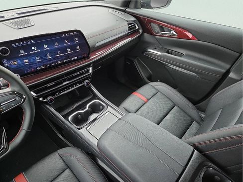 Used 2024 Chevrolet Traverse RS image 13