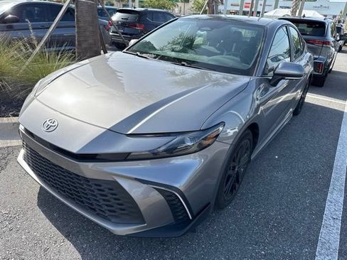 Used 2025 Toyota Camry SE FWD image 3