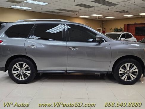 Used 2020 Nissan Pathfinder SV AWD/4WD image 5