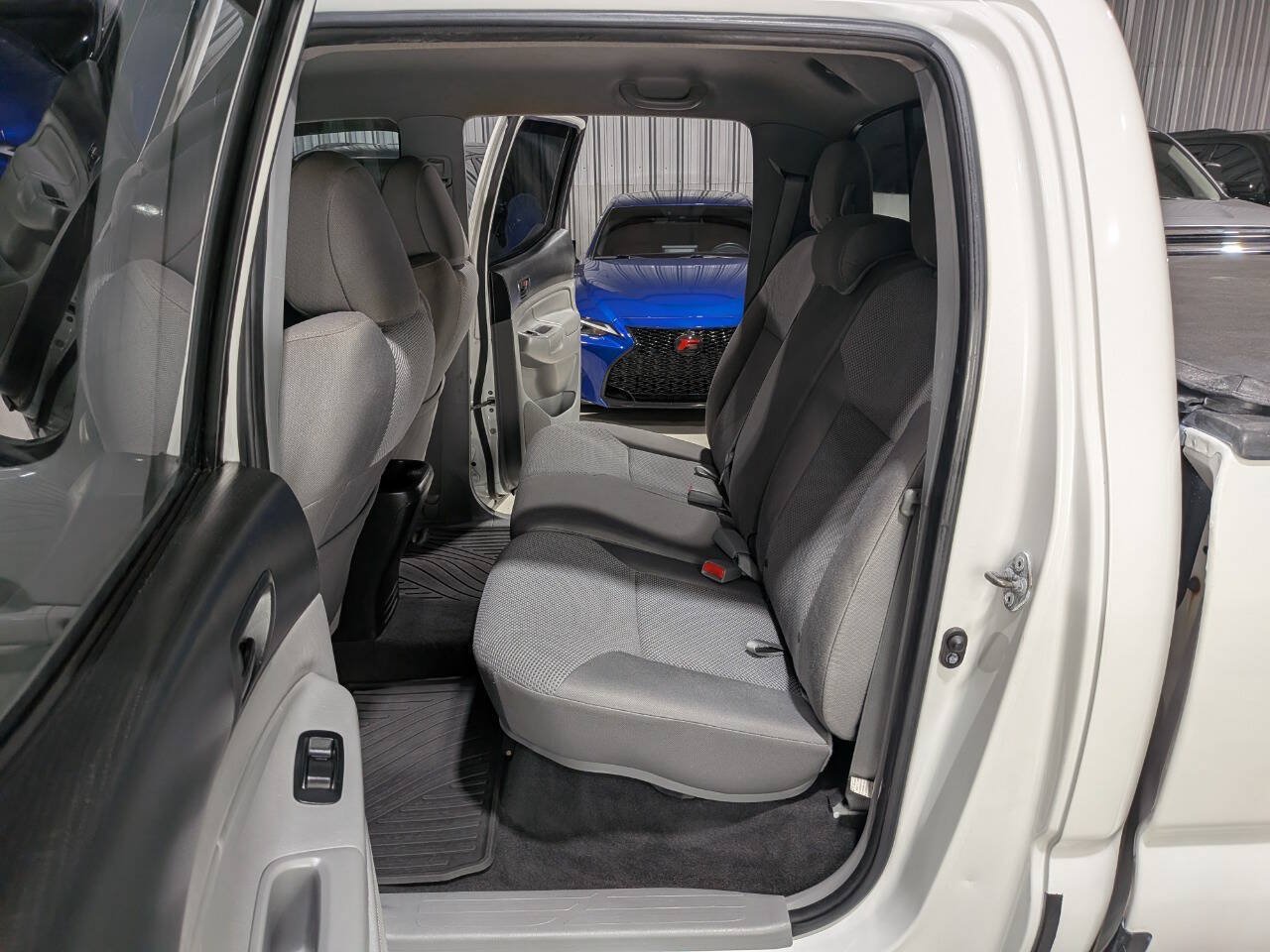 Used 2015 Toyota Tacoma PreRunner w/ TRD Sport Package RWD image 17