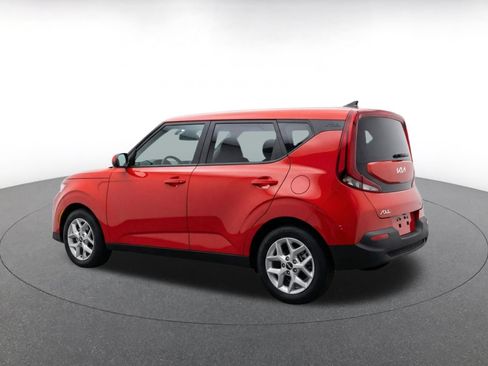 Used 2025 Kia Soul LX w/ LX Technology Package FWD image 7