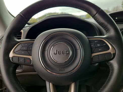 Used 2017 Jeep Renegade Latitude w/ Popular Equipment Group image 23