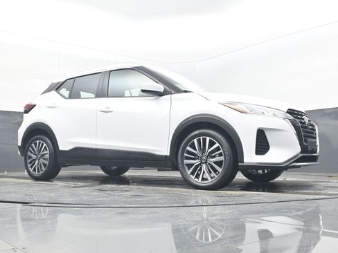 Used 2021 Nissan Kicks SV image 18