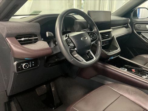 Used 2025 Ford Explorer Platinum w/ LUX Leather Package image 8