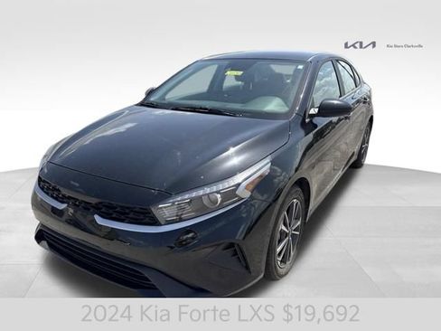 Used 2024 Kia Forte LXS FWD image 4