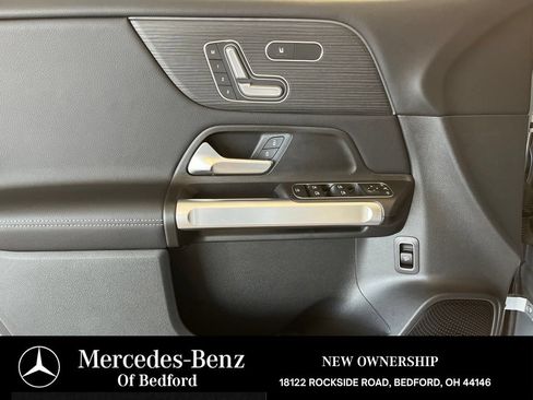 Used 2026 Mercedes-Benz GLB 250 4MATIC image 11