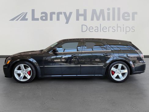 Used 2006 Dodge Magnum SRT8 w/ SRT Option Group III RWD image 2