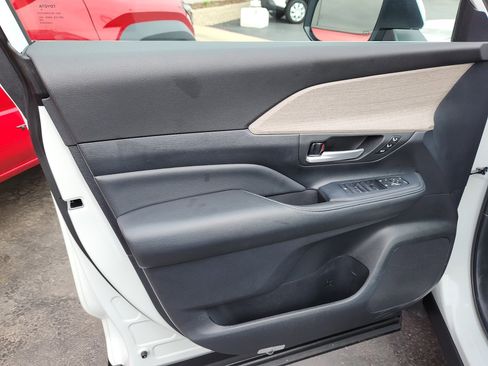 Certified 2024 Toyota Grand Highlander Limited image 10