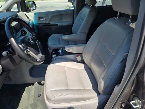 Used 2015 Toyota Sienna XLE w/ XLE Navigation Package image 12