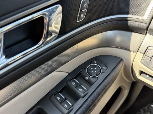 Used 2018 Ford Explorer XLT w/ Equipment Group 202A image 25