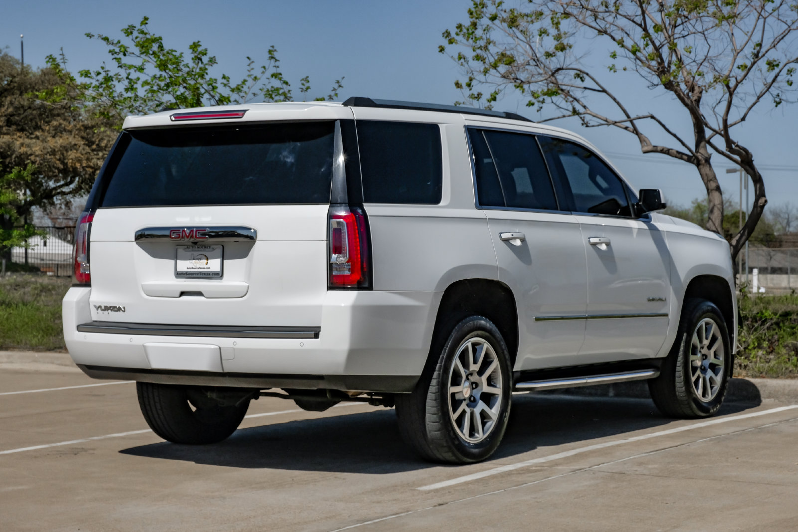 Used 2018 GMC Yukon Denali RWD image 9