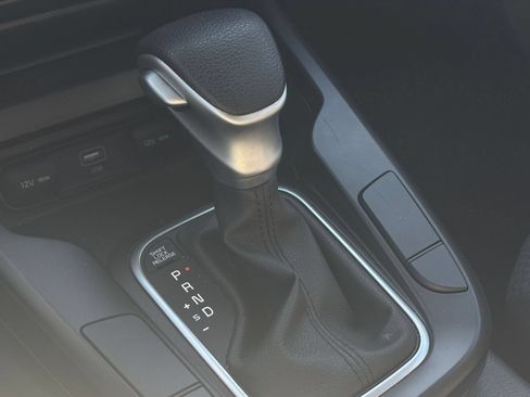 Used 2025 Kia Soul LX w/ LX Technology Package FWD image 38
