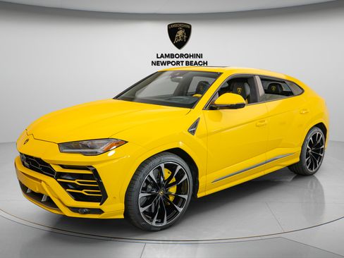 Used 2022 Lamborghini Urus AWD/4WD image 3