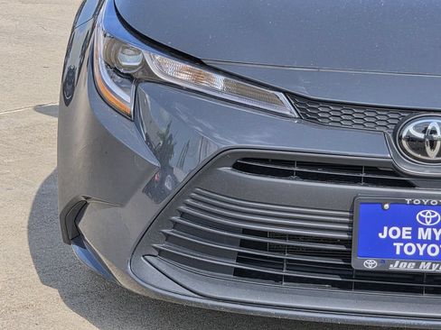 Used 2025 Toyota Corolla LE FWD image 5