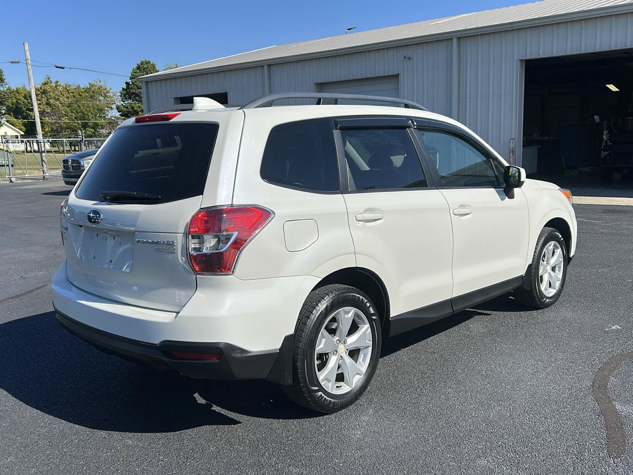 Used 2016 Subaru Forester 2.5i Premium w/ All-Weather Package AWD/4WD image 5