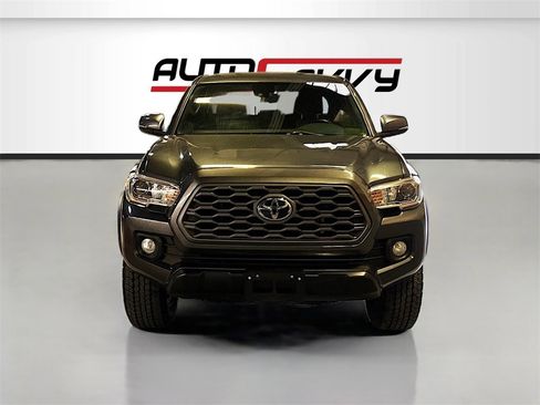 Used 2022 Toyota Tacoma TRD Off-Road image 2