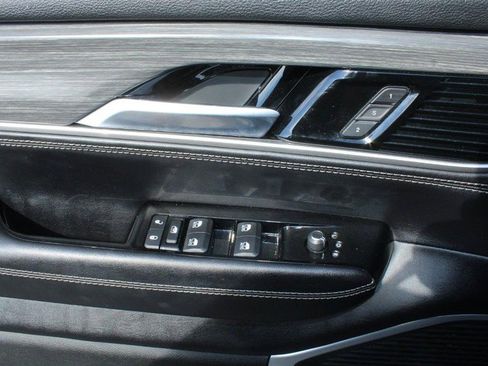 Used 2023 Jeep Wagoneer L Series II image 10