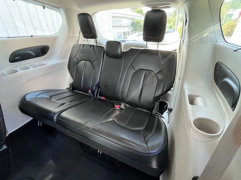 Used 2017 Chrysler Pacifica Touring-L Plus w/ Tire & Wheel Group image 16