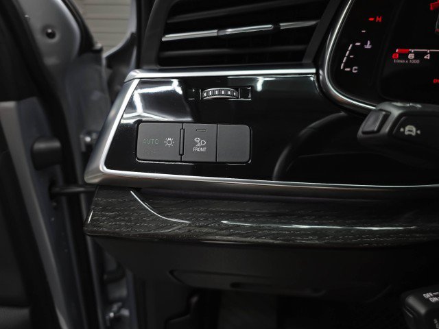 Used 2021 Audi Q7 3.0T Premium Plus w/ Premium Plus Package AWD/4WD image 32
