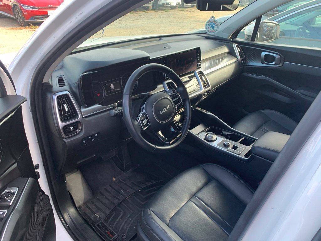 Certified 2023 Kia Sorento EX w/ Panoramic Sunroof Package FWD image 10