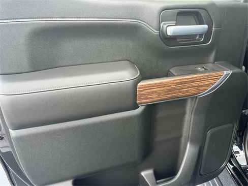 Used 2021 Chevrolet Silverado 1500 High Country w/ Technology Package image 18