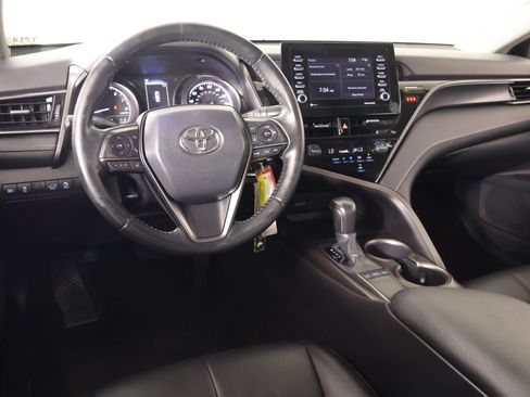 Used 2022 Toyota Camry SE FWD image 2