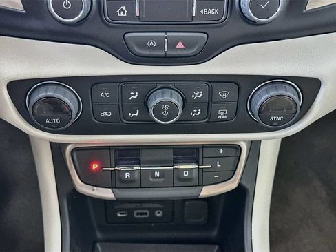 Used 2024 GMC Terrain Denali w/ Denali Premium Package AWD/4WD image 18