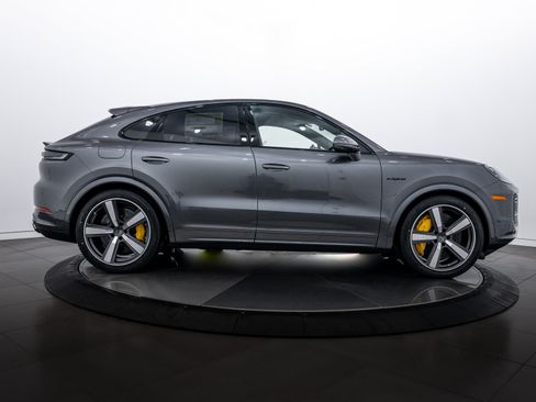 New 2026 Porsche Cayenne Turbo image 8