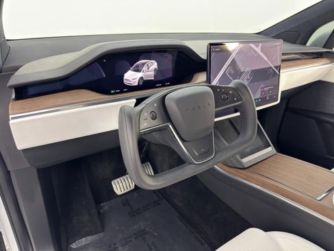 Used 2022 Tesla Model X image 13