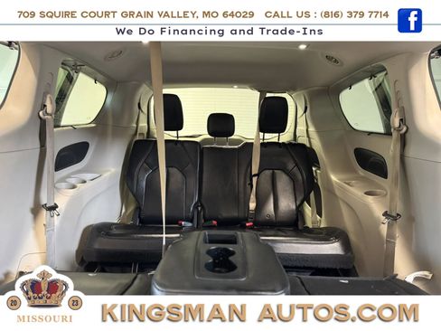 Used 2017 Chrysler Pacifica Touring-L w/ Tire & Wheel Group FWD image 28