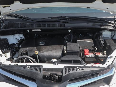 Used 2019 Toyota Sienna LE image 14