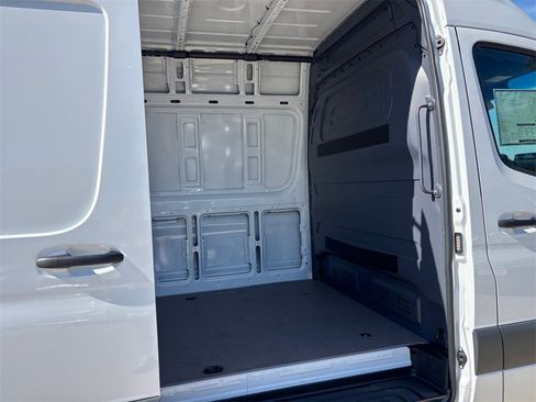 Used 2025 Mercedes-Benz Sprinter 2500 image 25