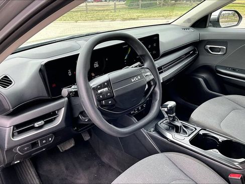 Used 2025 Kia K4 LXS image 11
