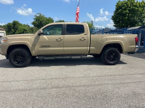 Used 2020 Toyota Tacoma SR5 RWD image 2