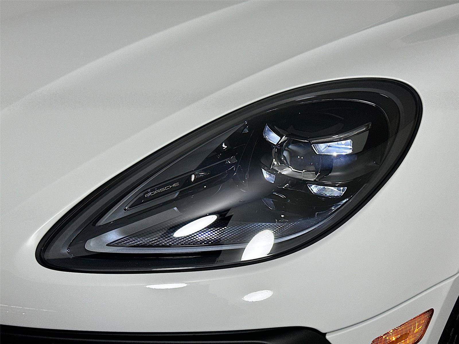 Used 2026 Porsche Macan Turbo Electric AWD/4WD image 15