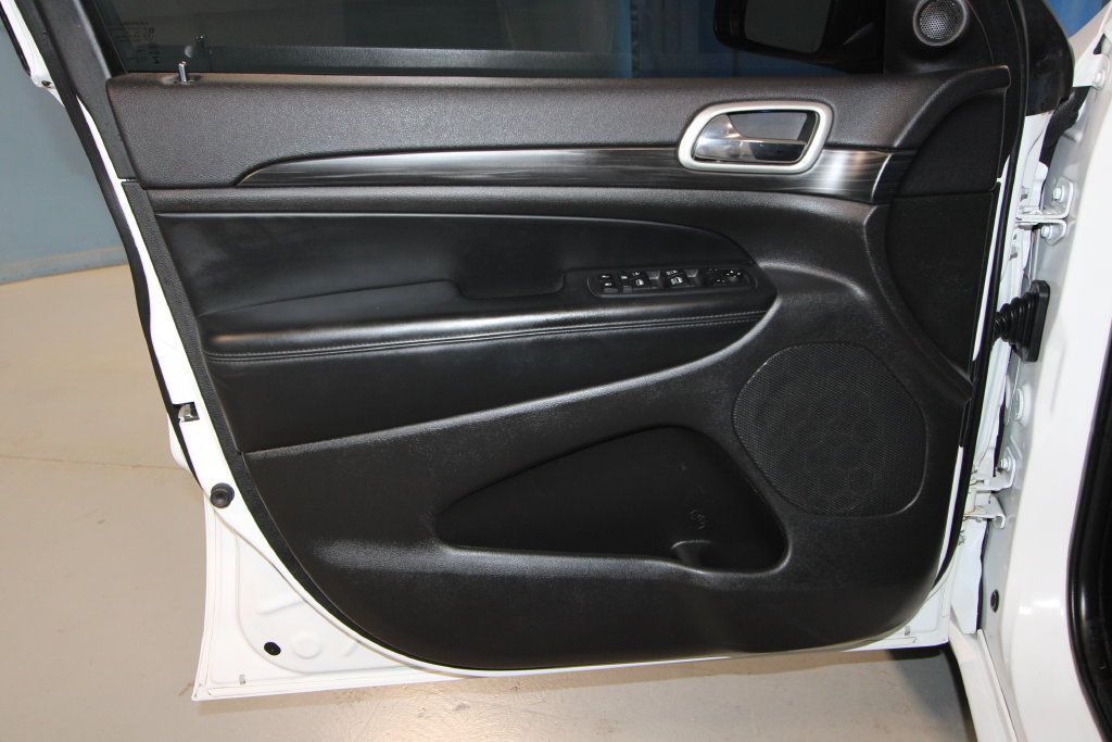 Used 2020 Jeep Grand Cherokee Altitude AWD/4WD image 5