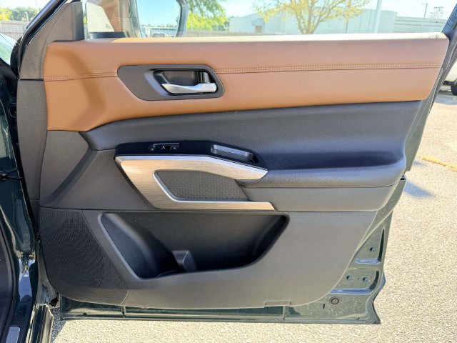 Used 2023 Nissan Pathfinder Platinum AWD/4WD image 8