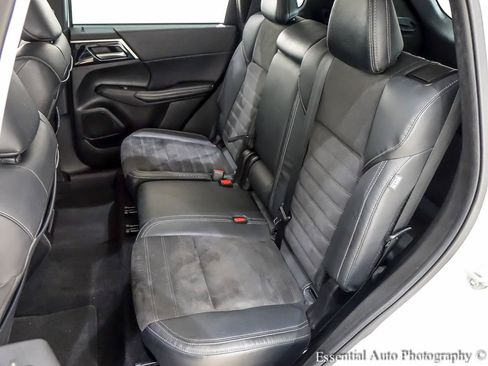 Used 2023 Mitsubishi Outlander SE FWD image 16